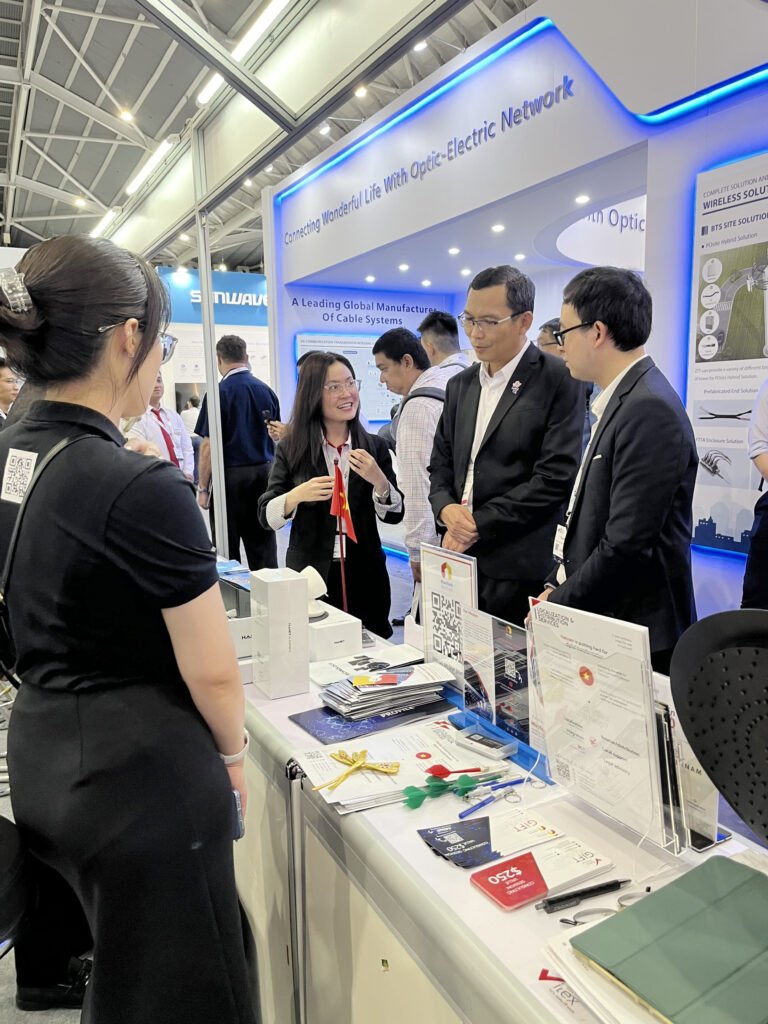 đại diện bộ TTTT tại Asia techxSingapore